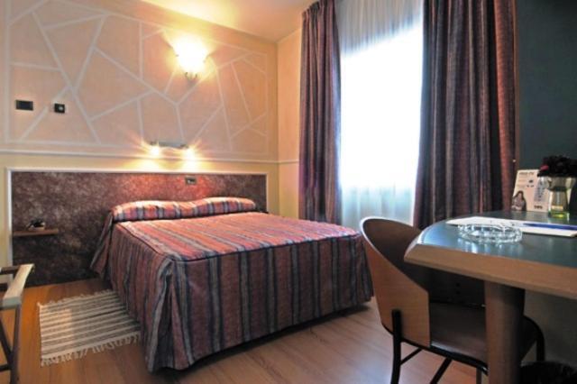 פיוראנו מודנזה Hotel Alexander חדר תמונה